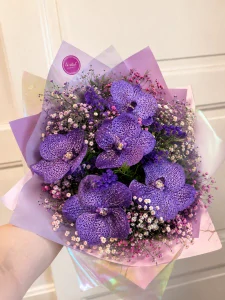 Orchidej v Luxusní kytici