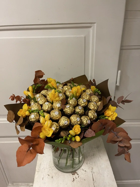 Kytice - Ferrero Rocher s květy