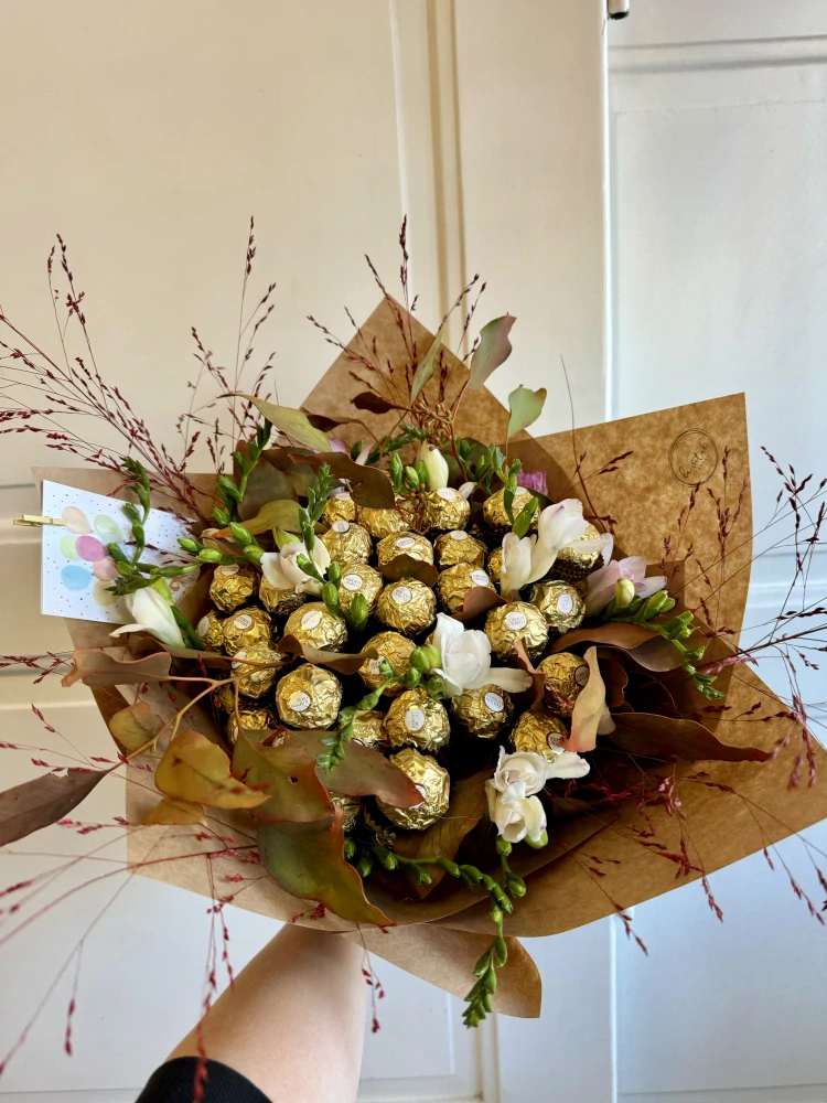 Kytice - Ferrero Rocher s květy