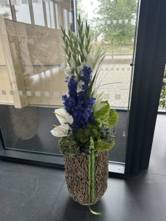 Dekorace ikebana modro bílo zelená
