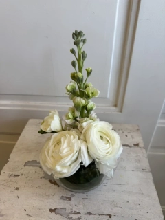 Dekorace ikebana na bistro stolek